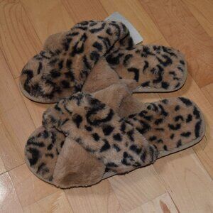 Leopard Print Fuzzy Slippers